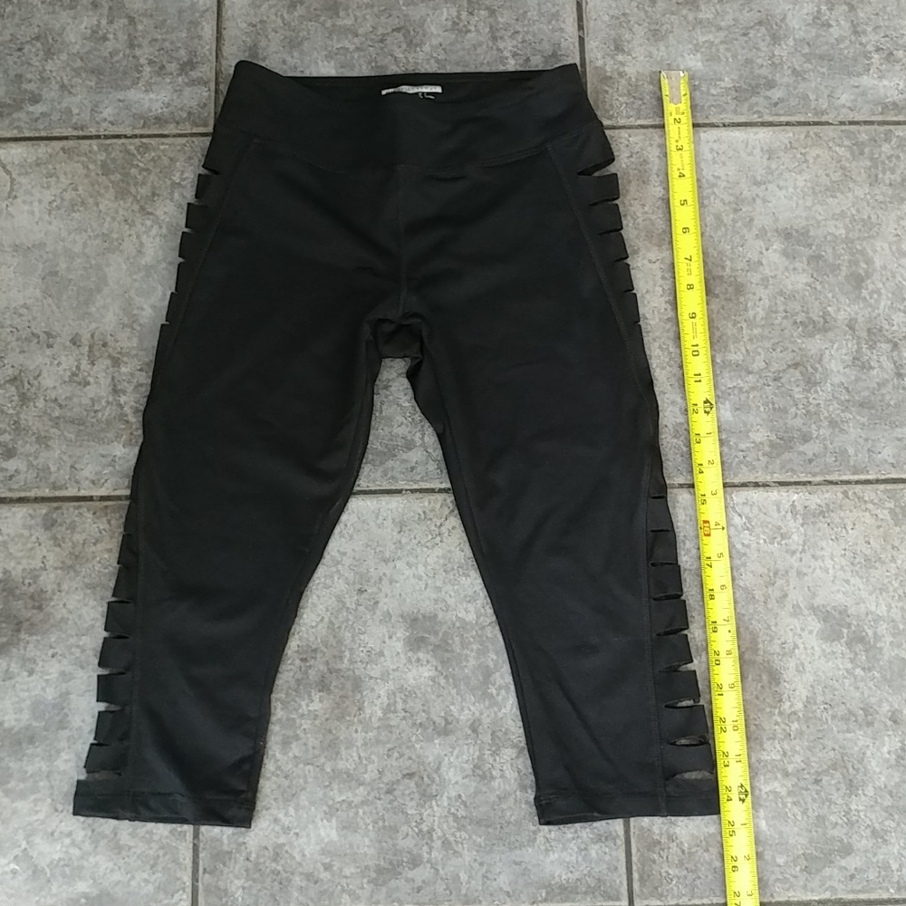 (2/$20) F21 black crops with side slits size small